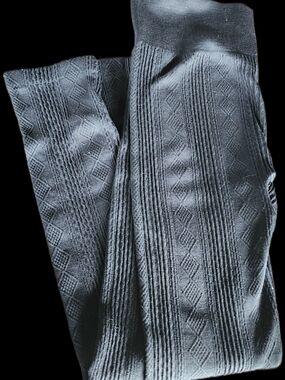 Women's Textured Knit Leggings - Black